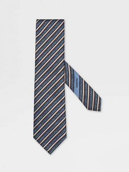 Cravate de la marque Zegna de couleur grise avec des traits blancs