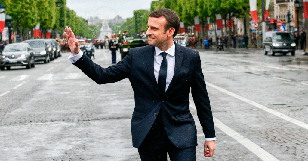 Costume sur mesure d'Emmanuel Macron