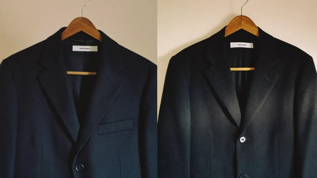 Deux vestes de costume marine côte à côte, l'une 2 boutons l'autre 3 boutons